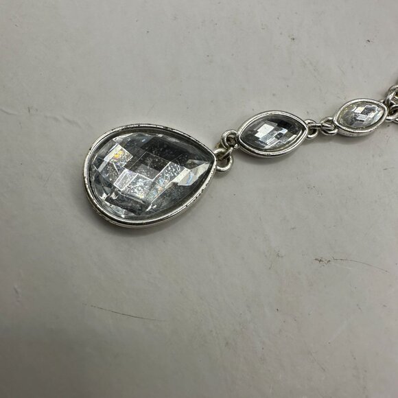 Silver Color Crystal Teardrop & Oval Pendant Necklace With Lobster Clasp Closure - Picture 5 of 6